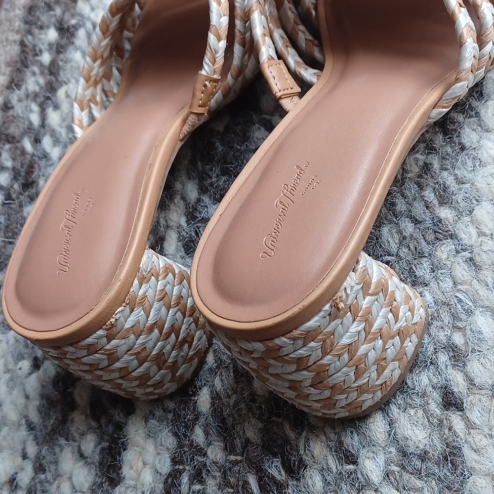 Universal Thread Sandals - image 3